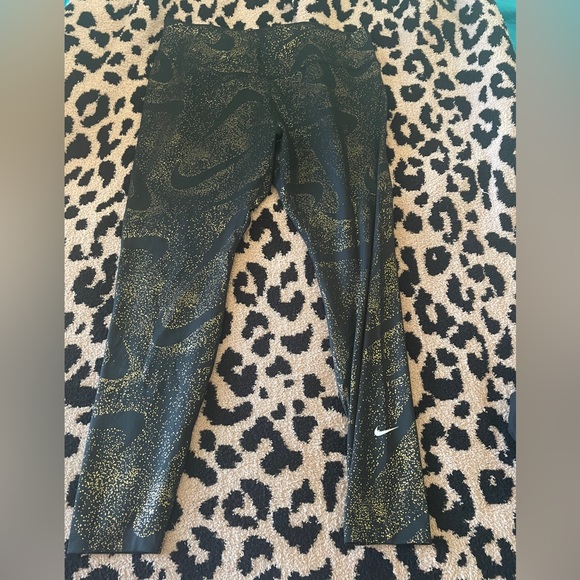 Nike gold glitter leggings - Picture 4 of 4